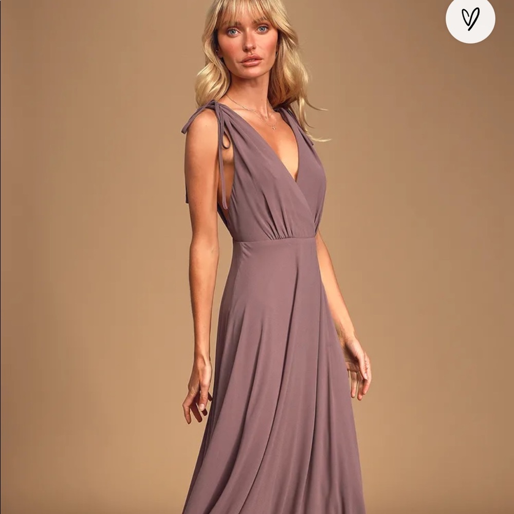 NWT Lulu’s backless gown